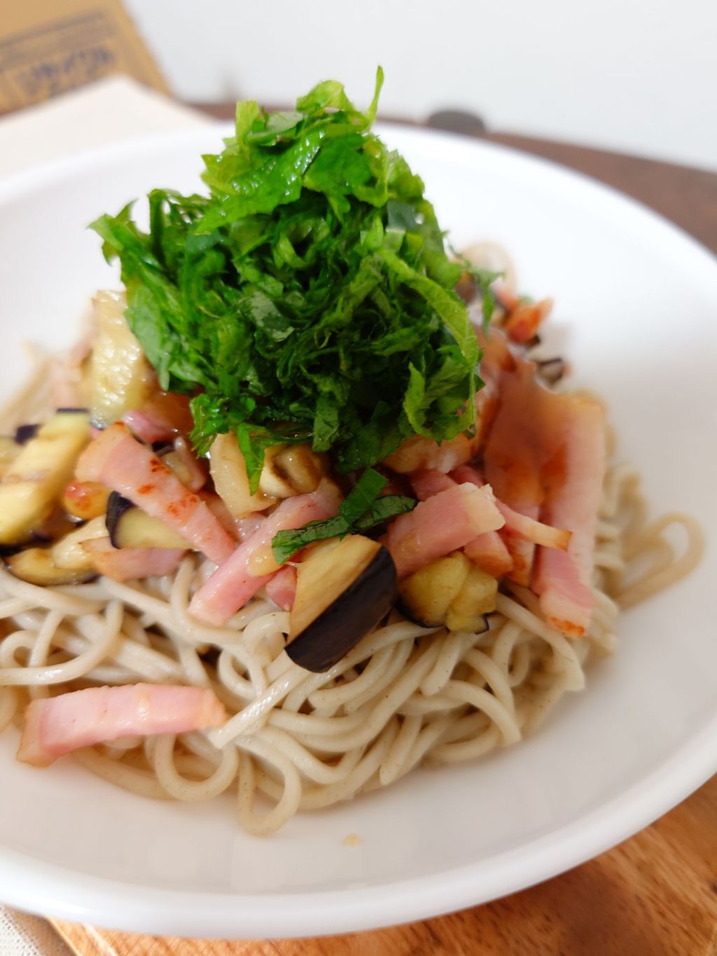 　 ベーコンとナスの冷やしそば｜夏のさっぱりダイエット麺