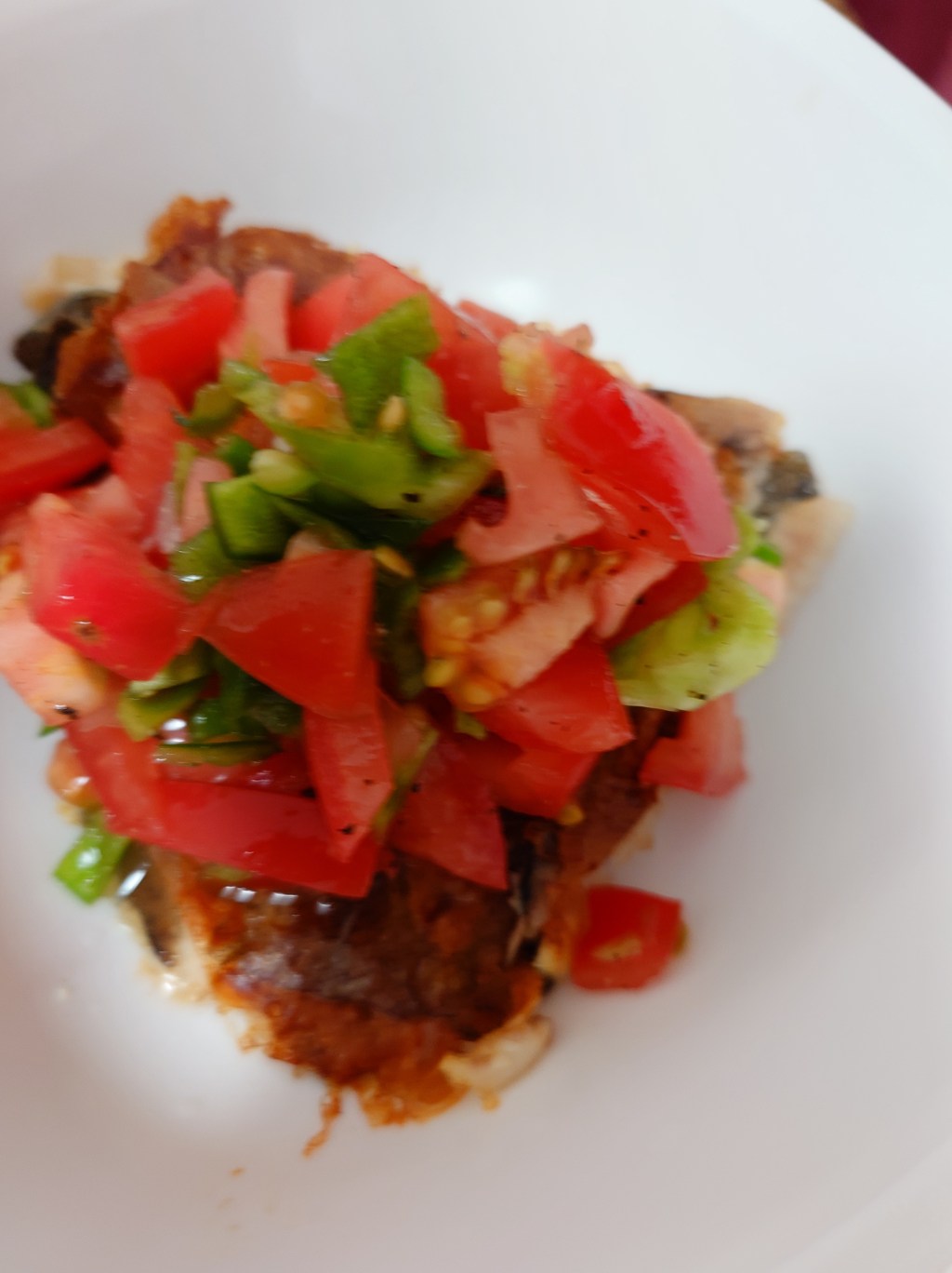 🍽️【今日のミーチーランチ】 サルサソースで爽やか仕上げ!カレイのムニエル × 十六穀米 🌿 スパイスの力で夏の疲れを吹き飛ばす!