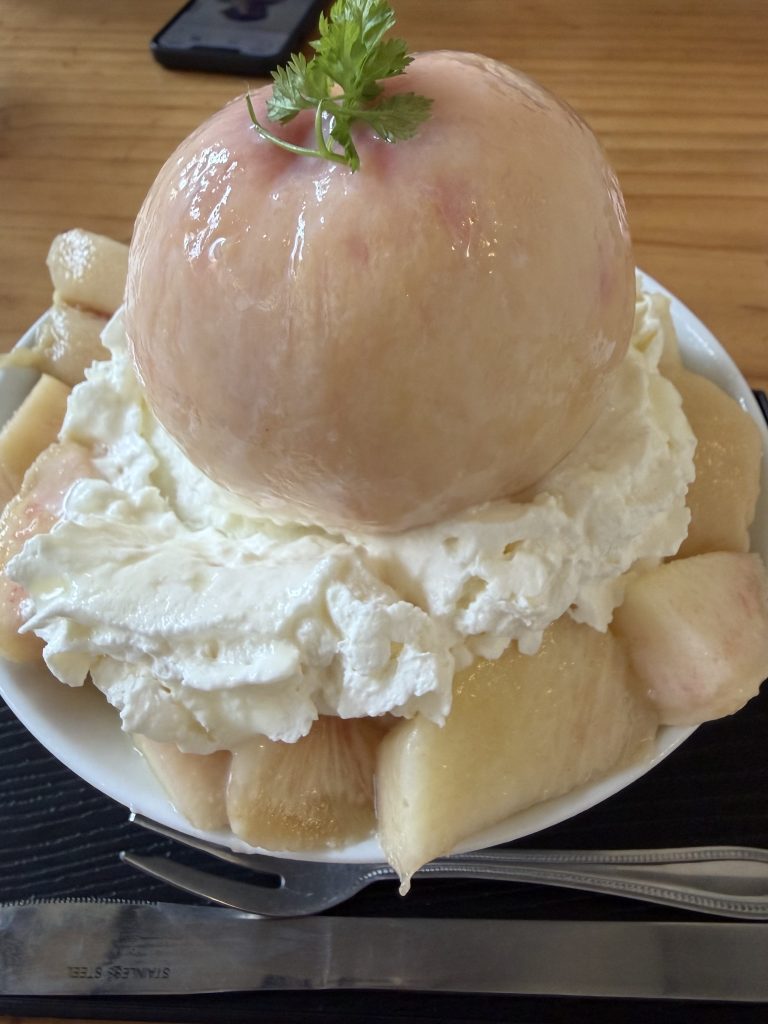 丸ごと桃のかき氷