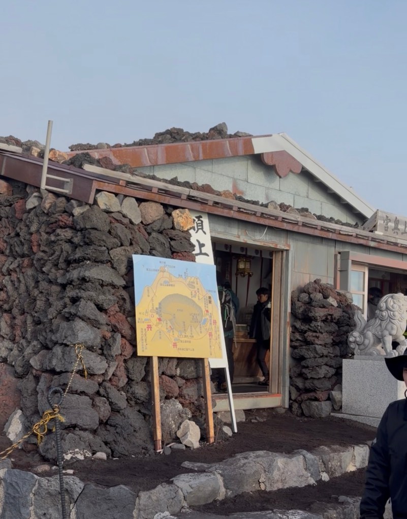 富士山頂の山小屋